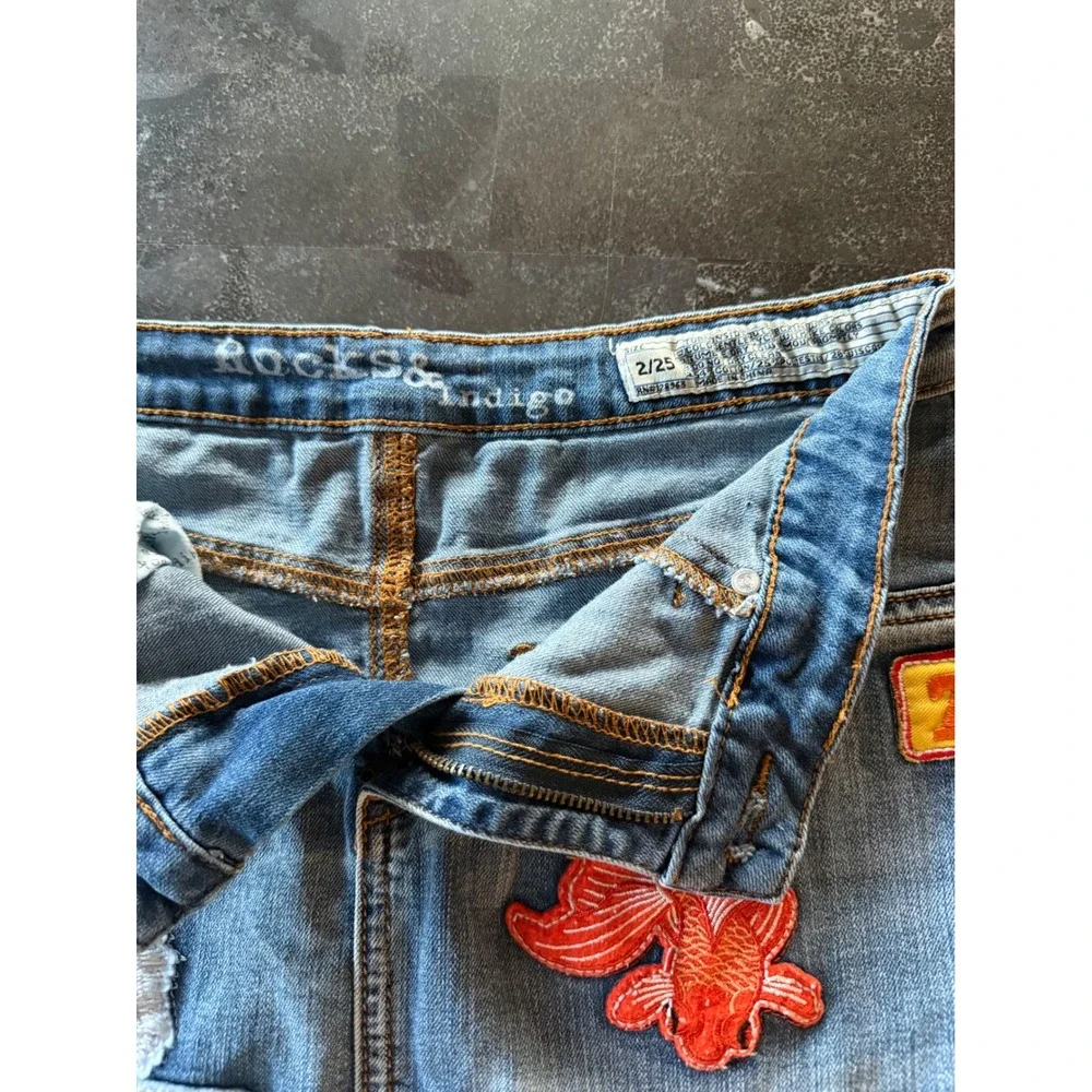 Rocks & Indigo Blue Denim Mini Skirt Icon Patches Size 2/25 Raw Hem Beach Skater